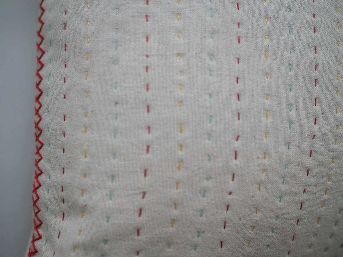 Coussin kantha brodé main en coton