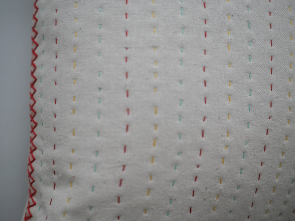 Coussin kantha brodé main en coton