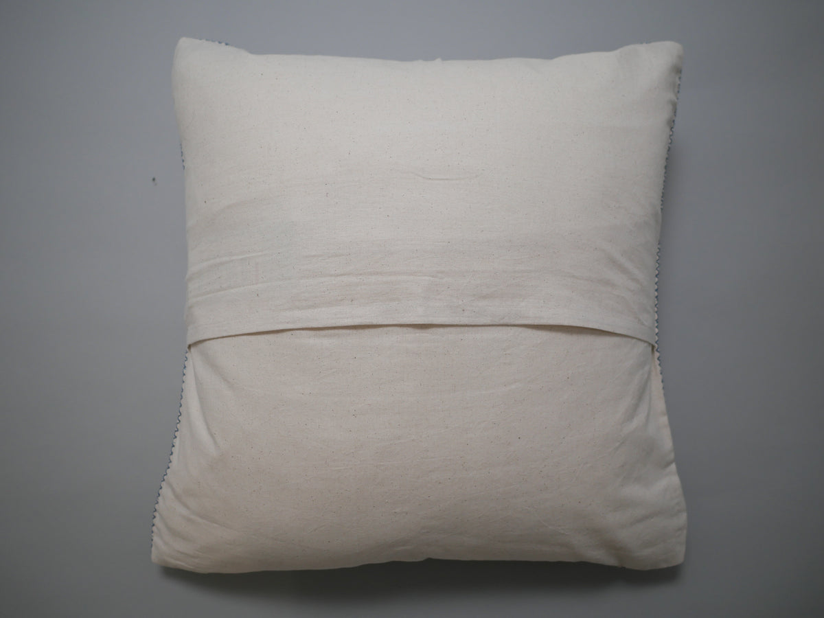 Kantha coussin contemporain blue, brodé main