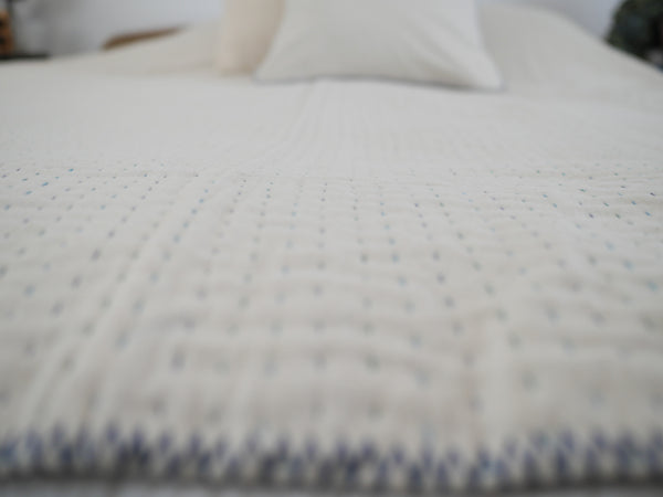 Plaid en coton brodé main 