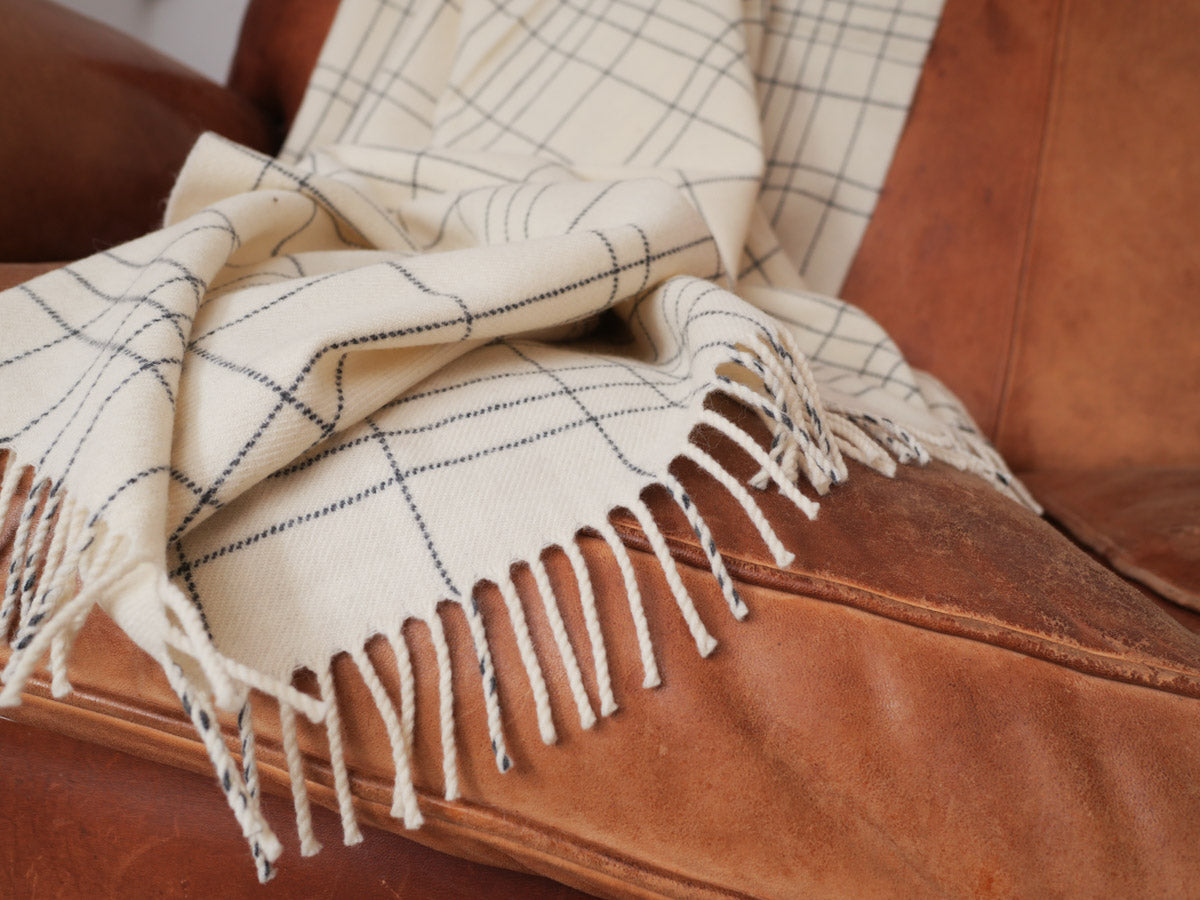 Plaid en laine d'agneau Mcnutt. Fabriqué en Irlande.