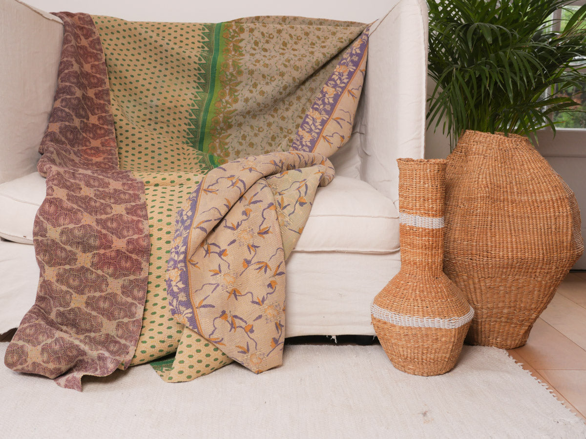 Kantha vintage couvre lit en textiles recyclées. Bed spread made from recycled saris.