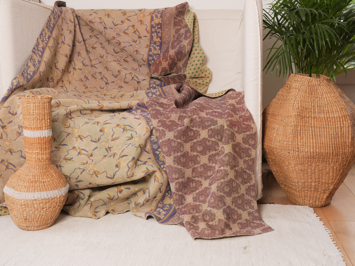 Kantha vintage couvre lit en textiles recyclées. Bed spread made from recycled saris.