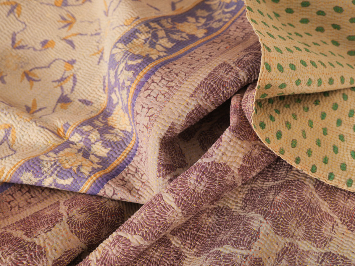 Kantha vintage couvre lit en textiles recyclées. Bed spread made from recycled saris.