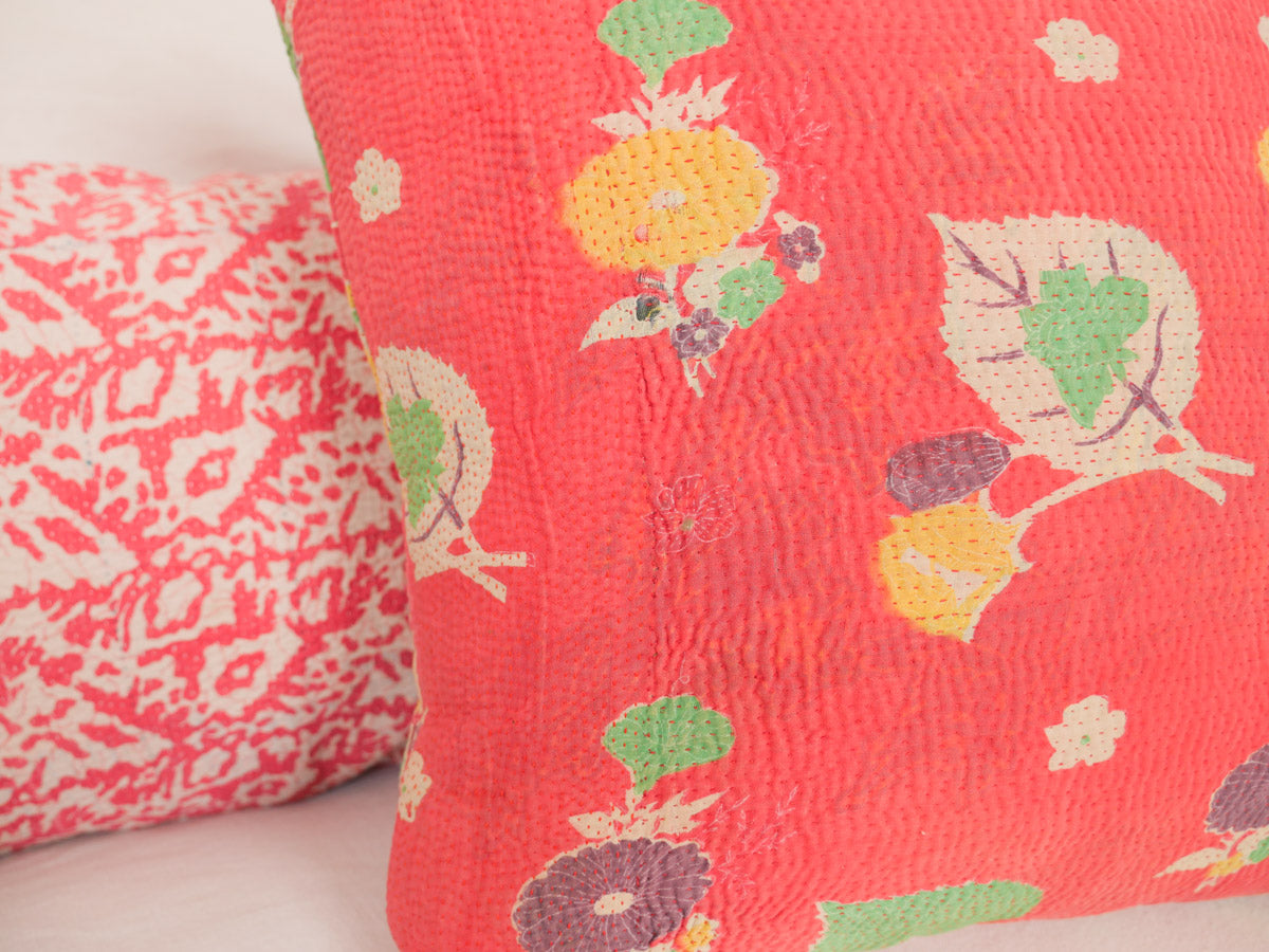 Housse de coussin kantha en saris recyclées