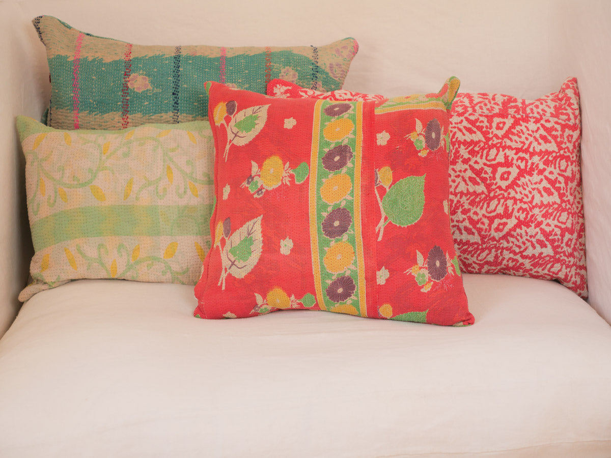 Housse de coussin kantha en saris recyclées