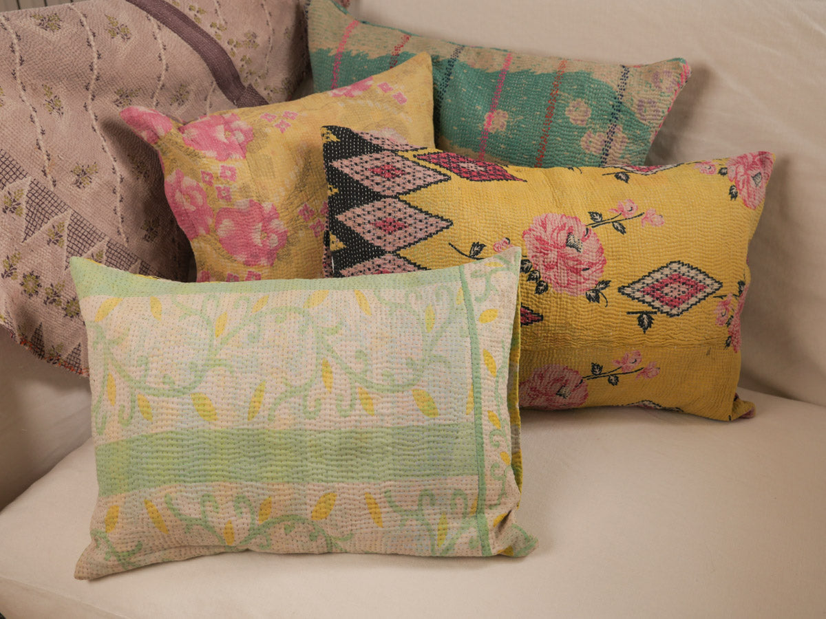 Housse de coussin kantha en saris recyclées