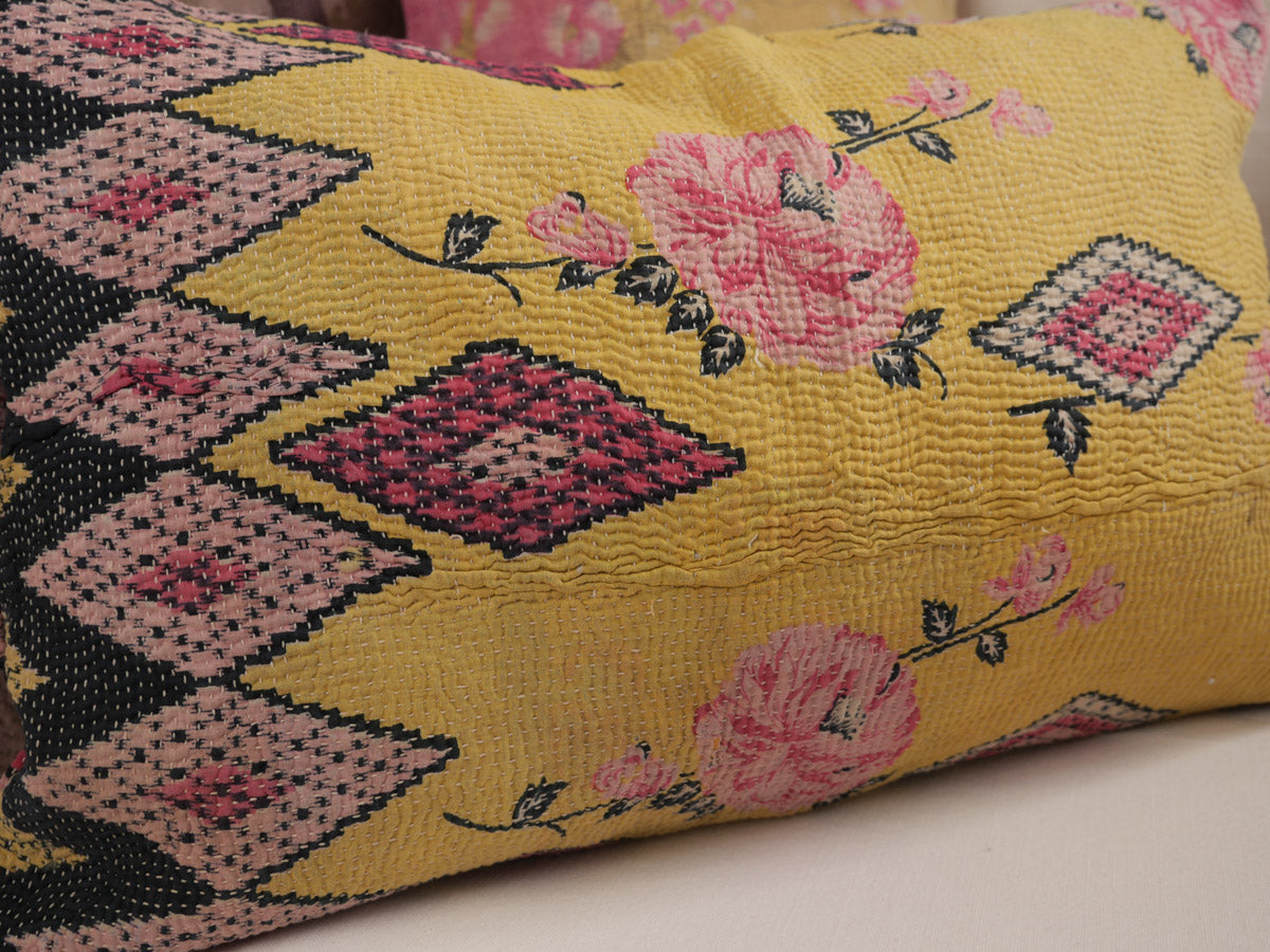 Housse de coussin kantha en saris recyclées