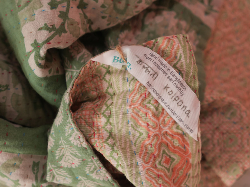 Courtepointe Baby Kantha recyclé contemporain, vert jardin