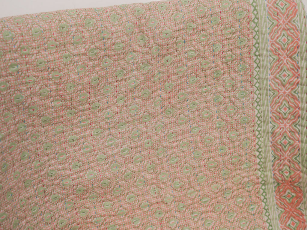 Courtepointe Baby Kantha recyclé contemporain, vert jardin