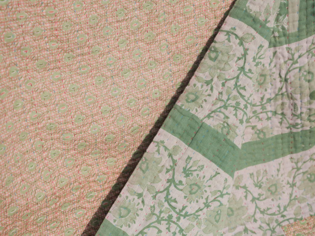 Courtepointe Baby Kantha recyclé contemporain, vert jardin