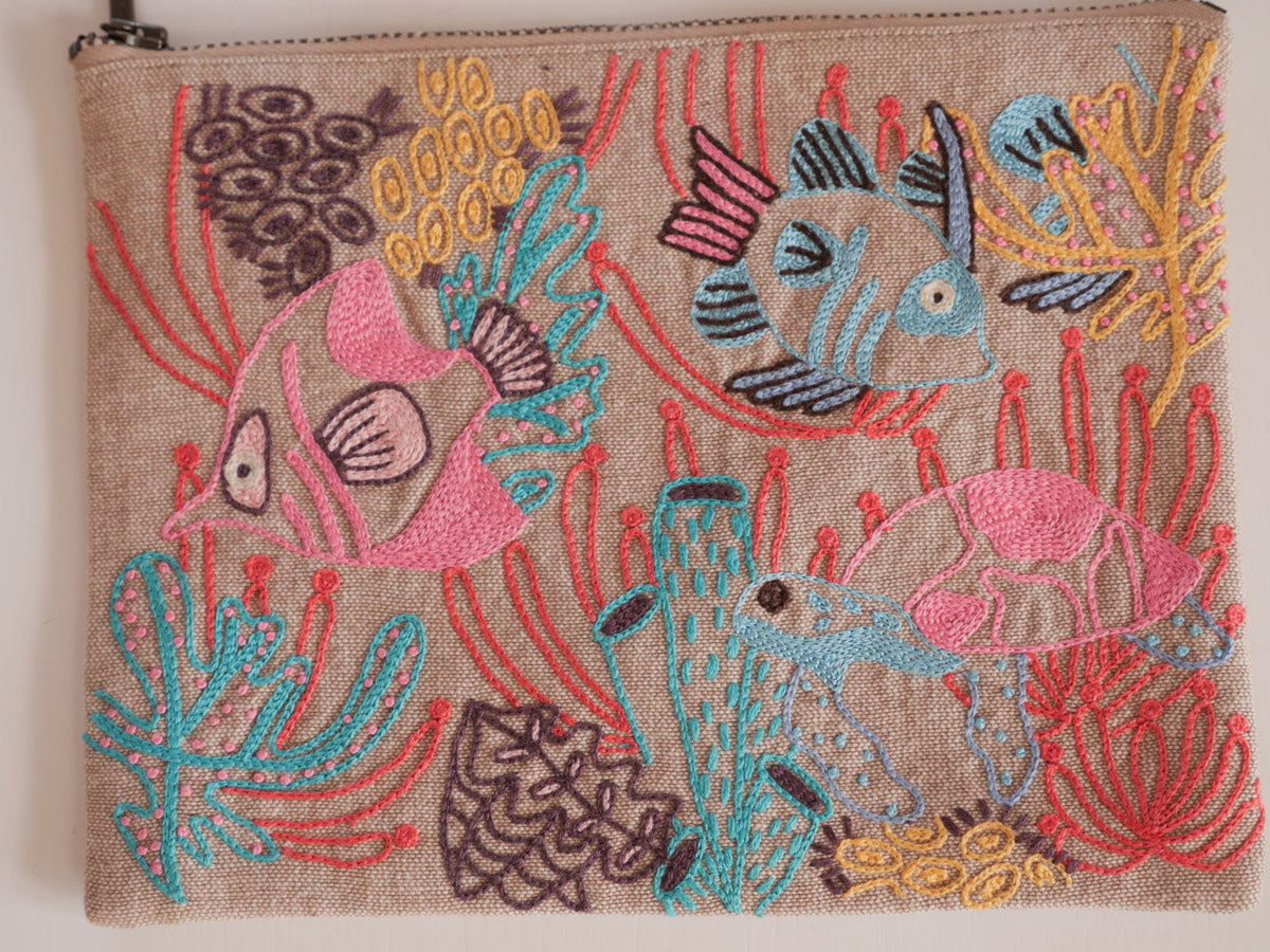 Pochette brodé main en soie