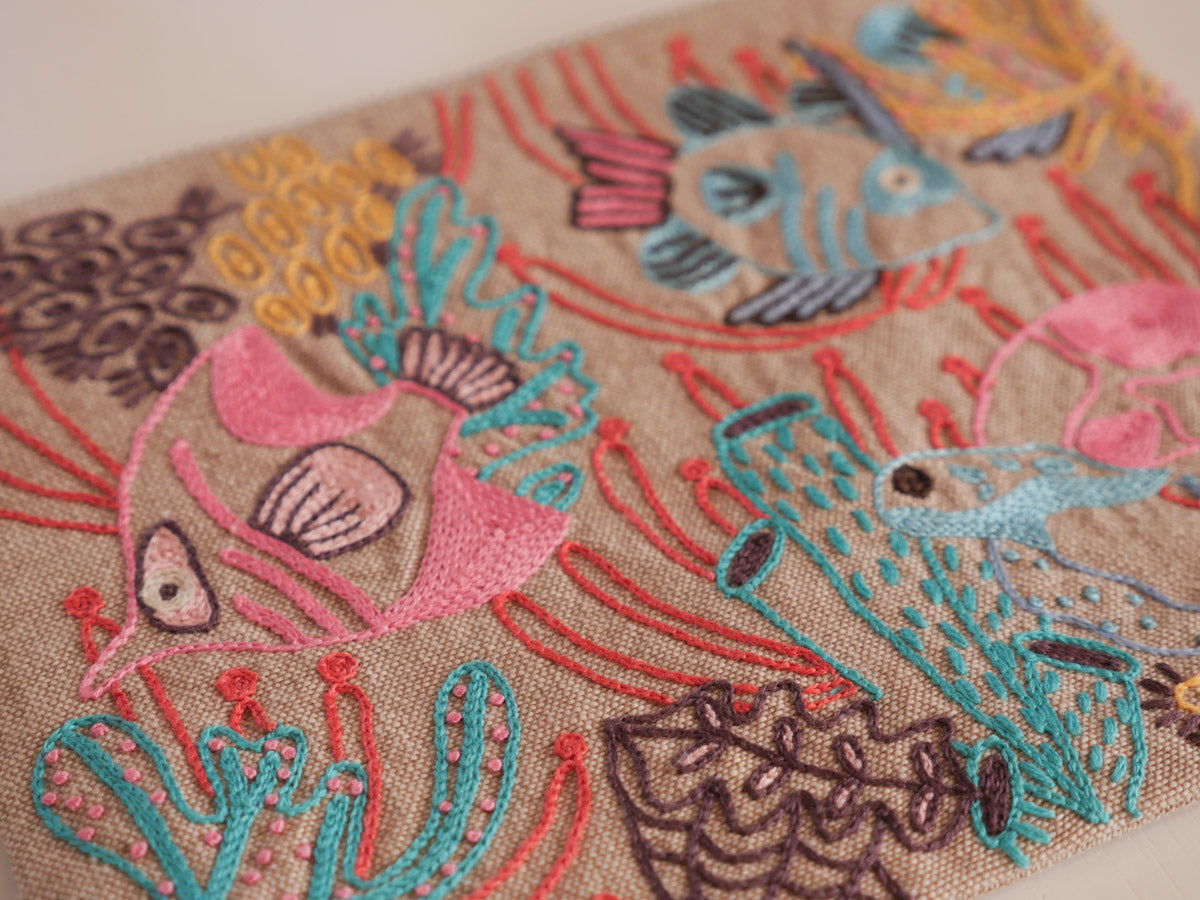 Pochette brodé main en soie