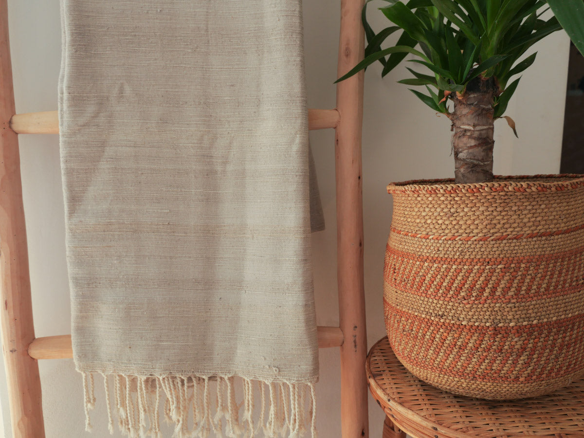 HANDLOOM Plaid en coton recyclé tissé à la main, gris simple Image secondaire du produit