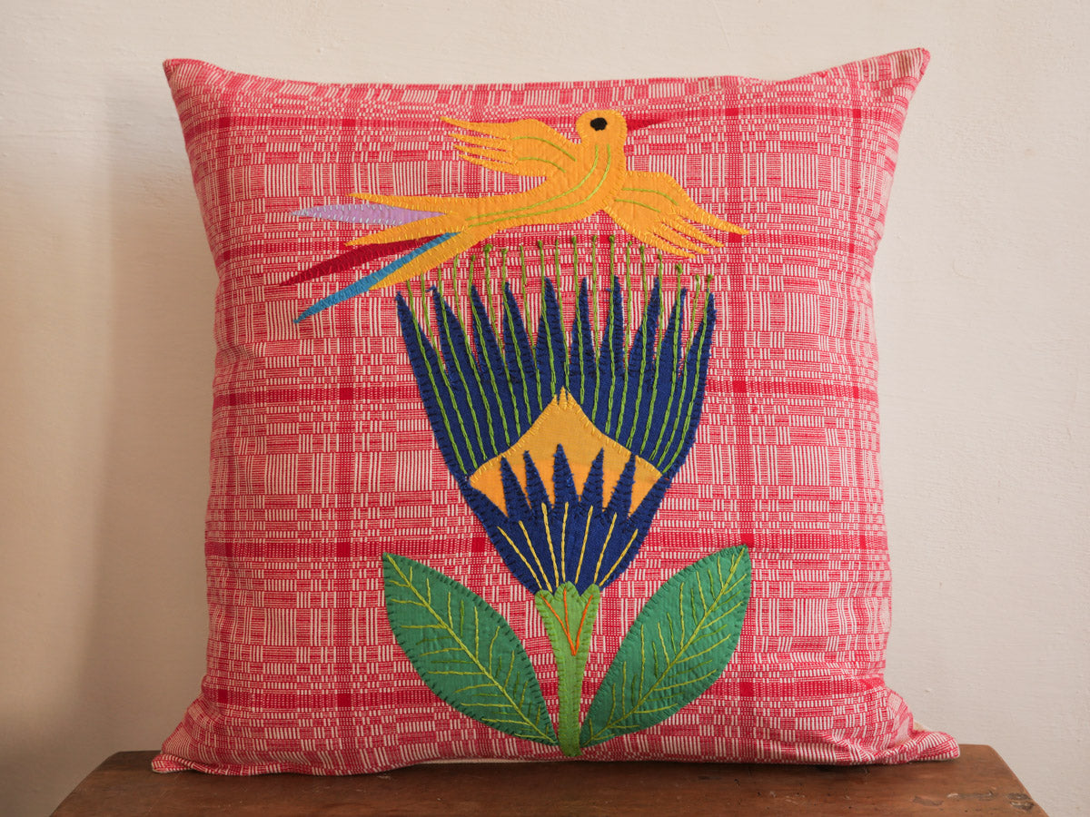 Coussin binakol oiseau protea brodé main, No1 Image principale du produit