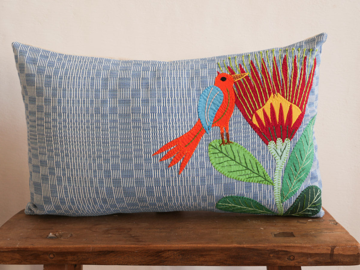 Coussin binakol oiseau brodé main,  30x 50 No.2