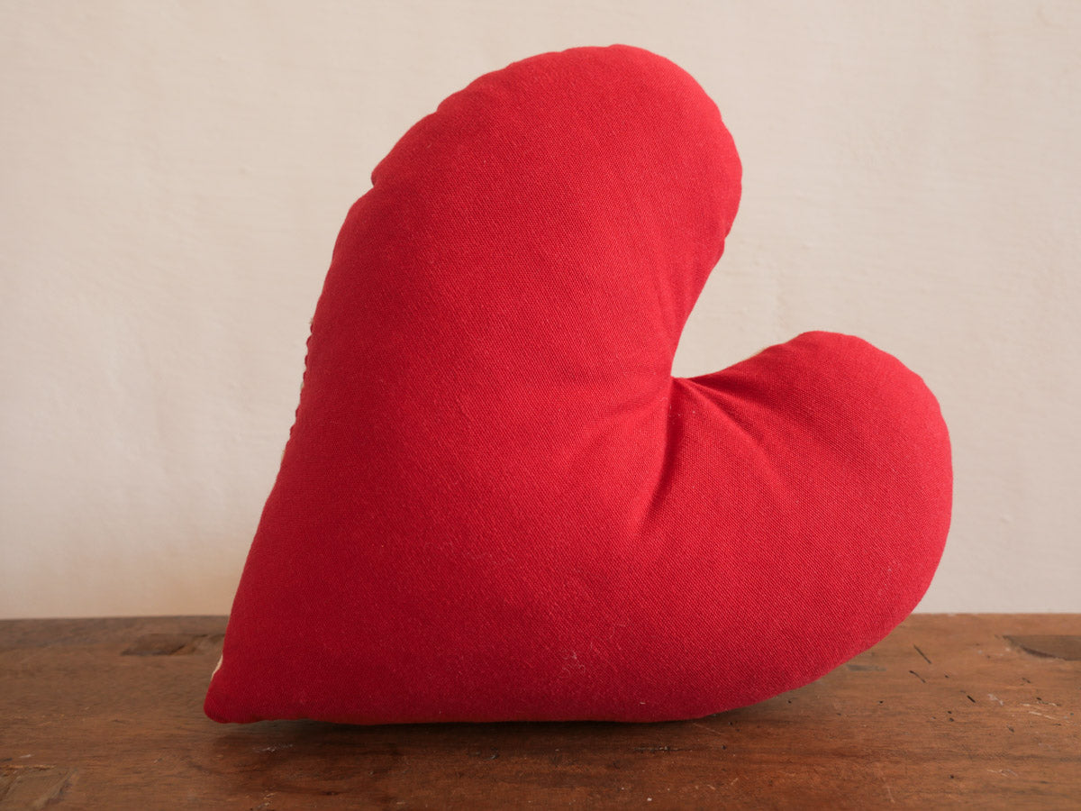 Coussin coeur brode main au cape. Afrique du sud.