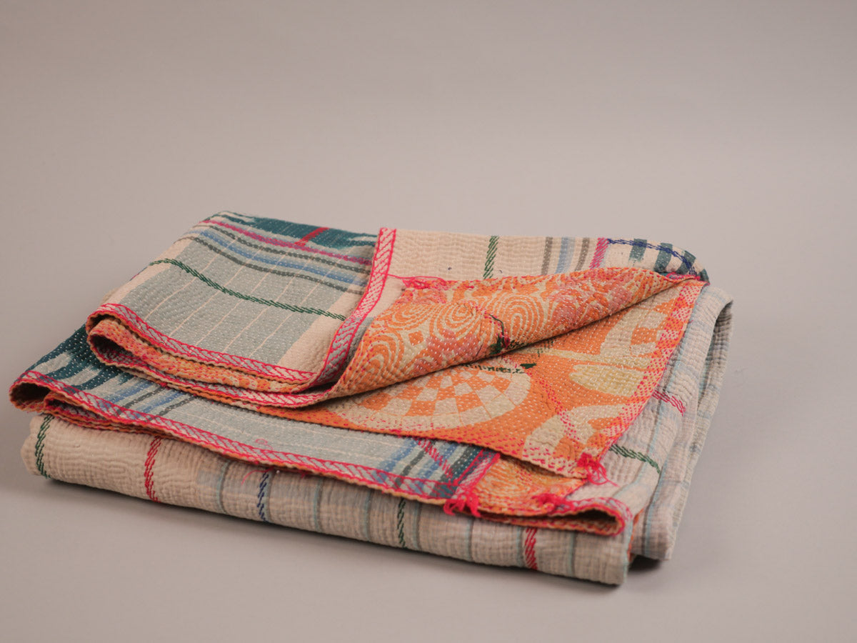 Vintage kantha couvre lit en coton recyclé.