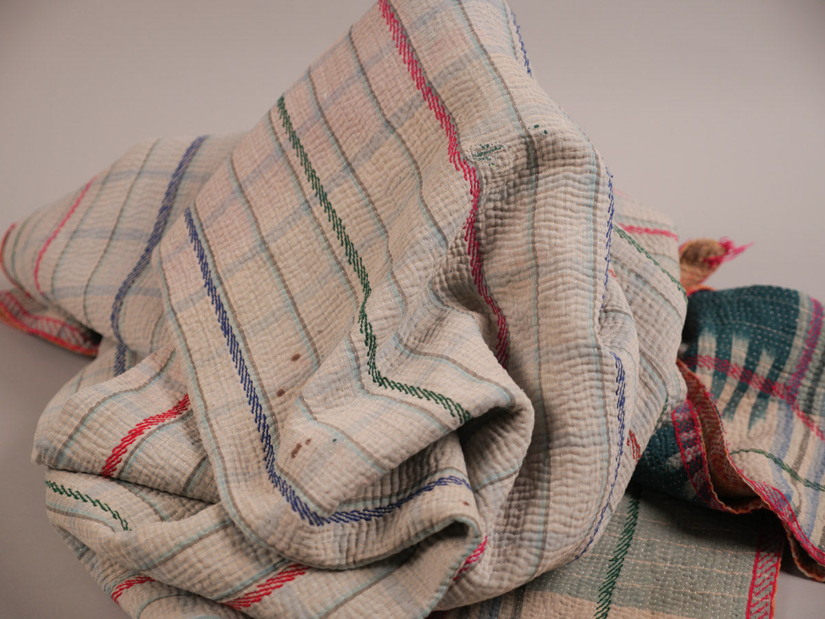 Vintage kantha couvre lit en coton recyclé.