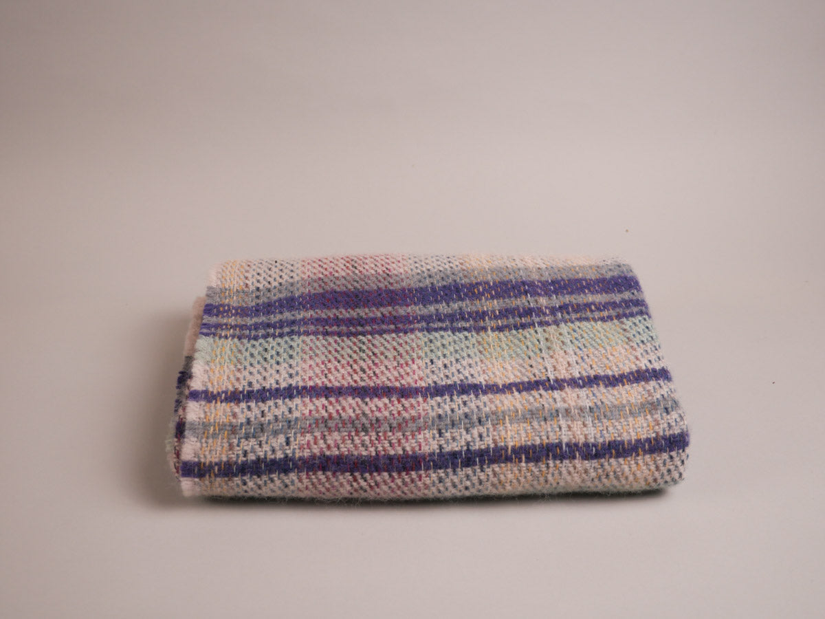 Plaid en laine recyclé.