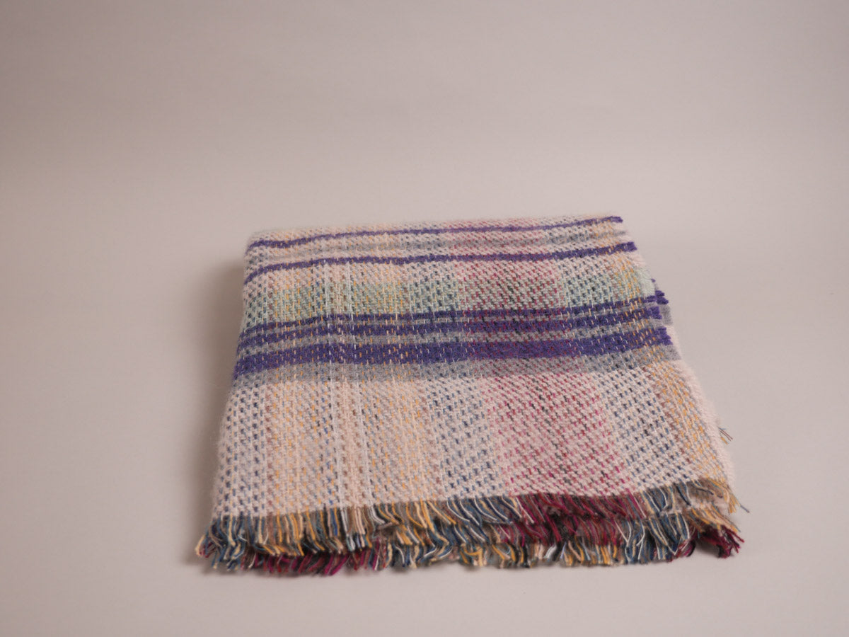 Plaid en laine recyclé.