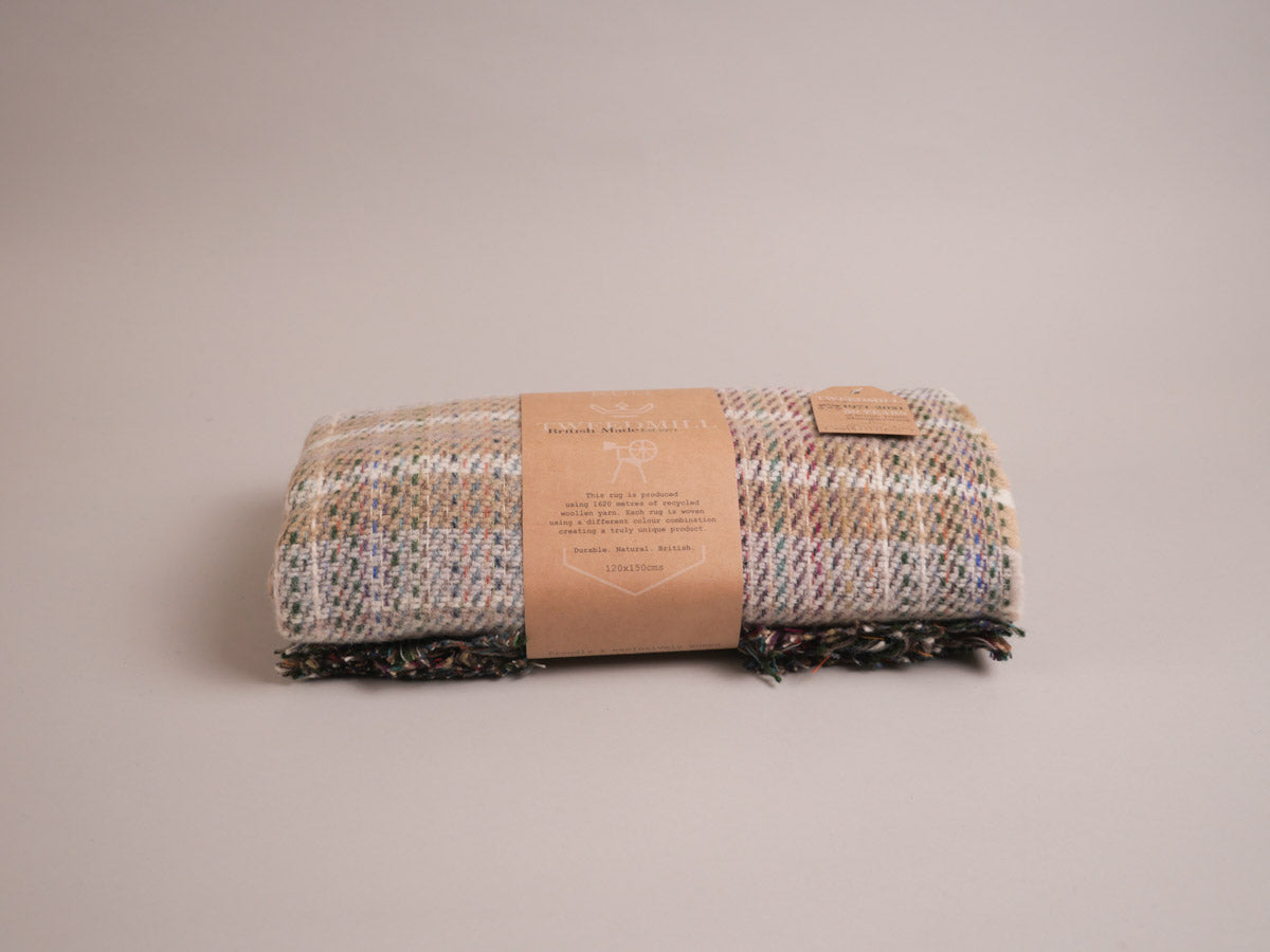 Plaid en laine recyclé.