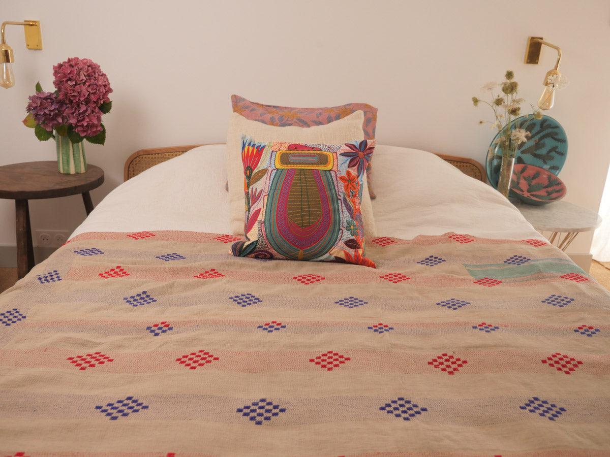 Couvre lit Kantha en textiles recyclées