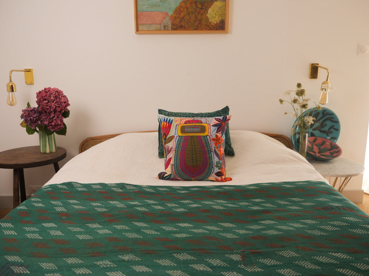 Kantha sari couvre-lit No.158 "Emerald Diamond", coton recyclé brodé à la main Image principale du produit