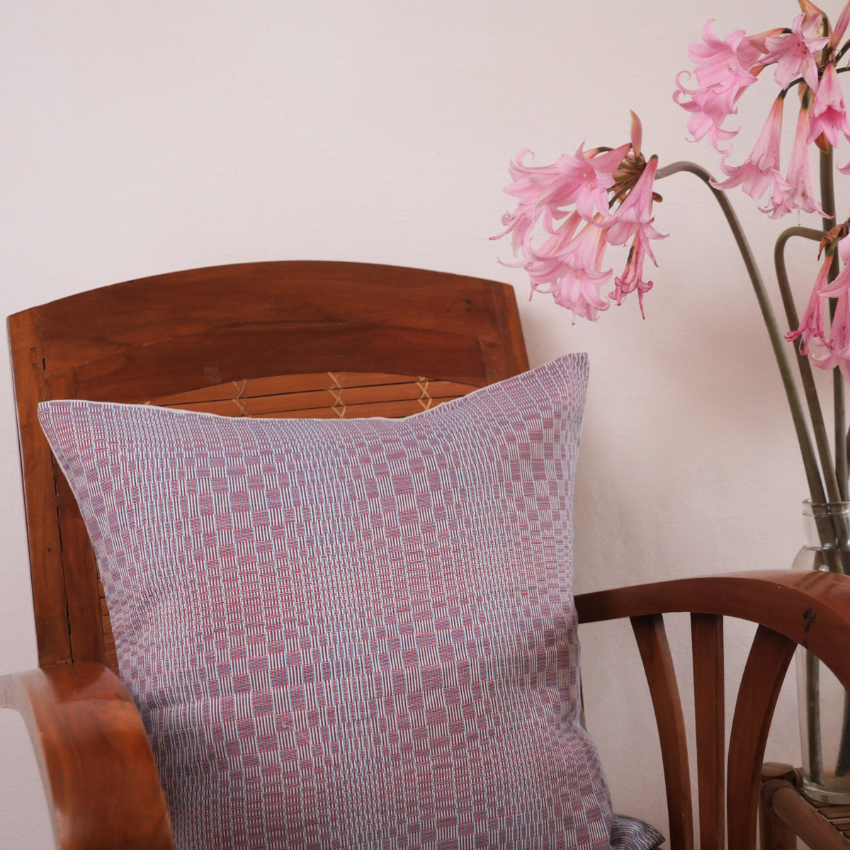 Coussin Binakul, graphic textile tissé main
