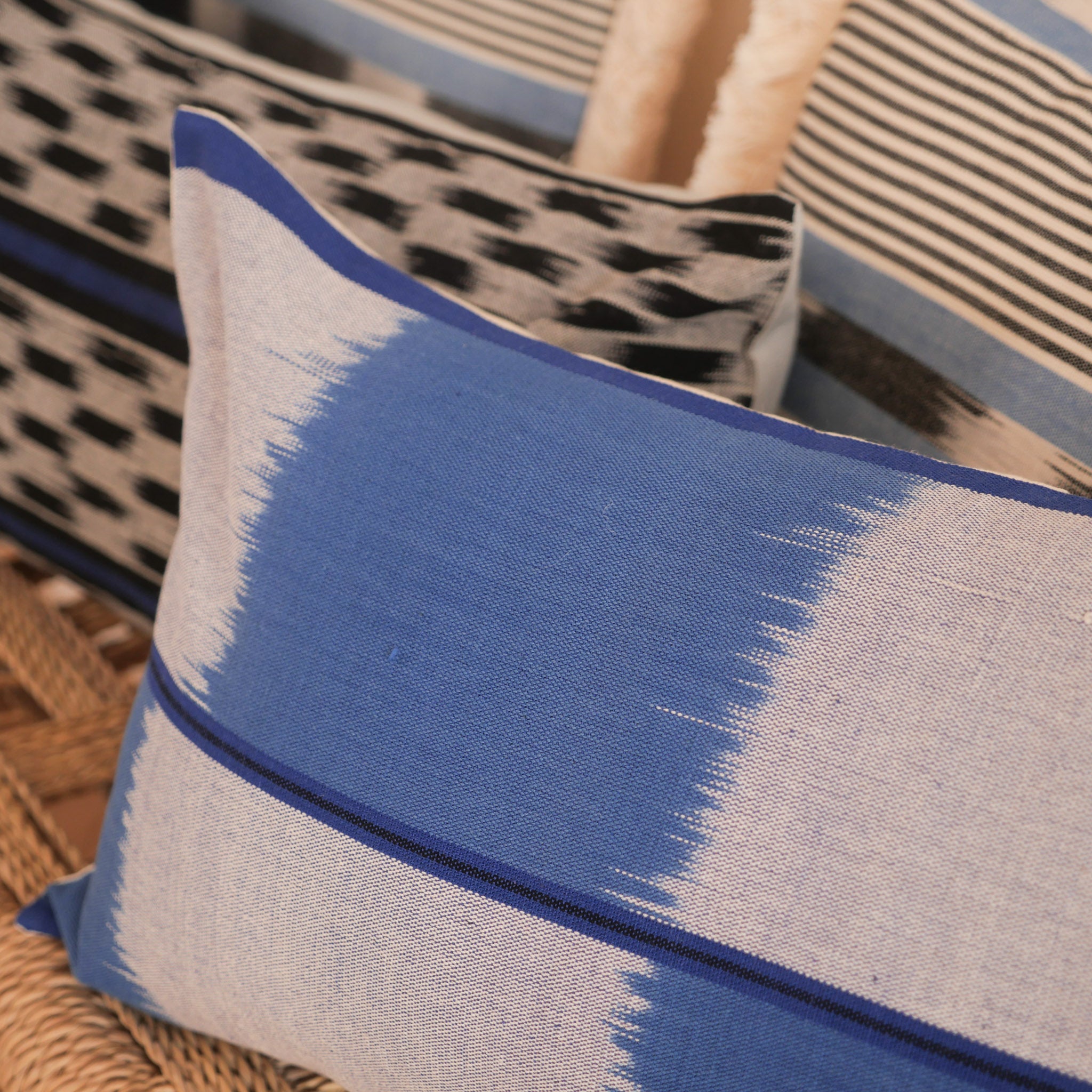 Housse de coussin tissé main, "Sambo blue" Image secondaire du produit