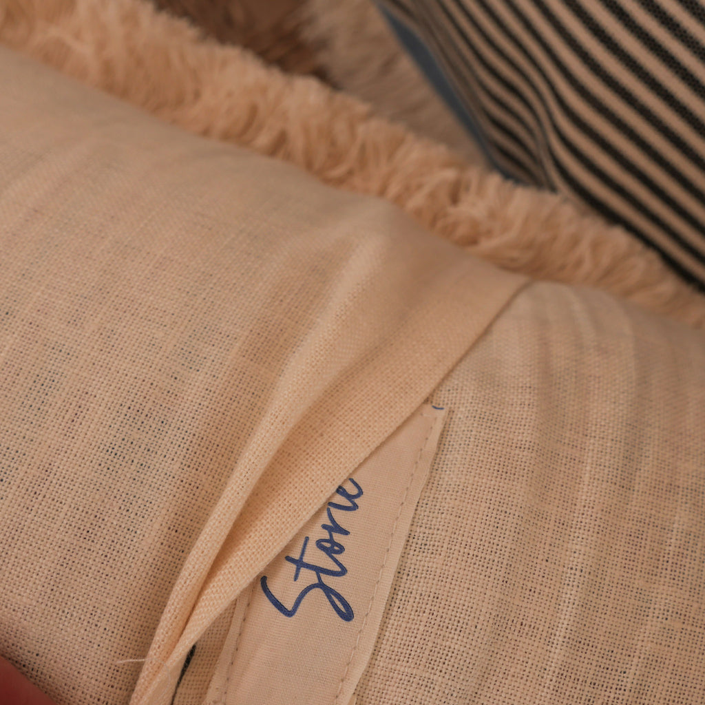 Coussin tissé main, "Light Madder"