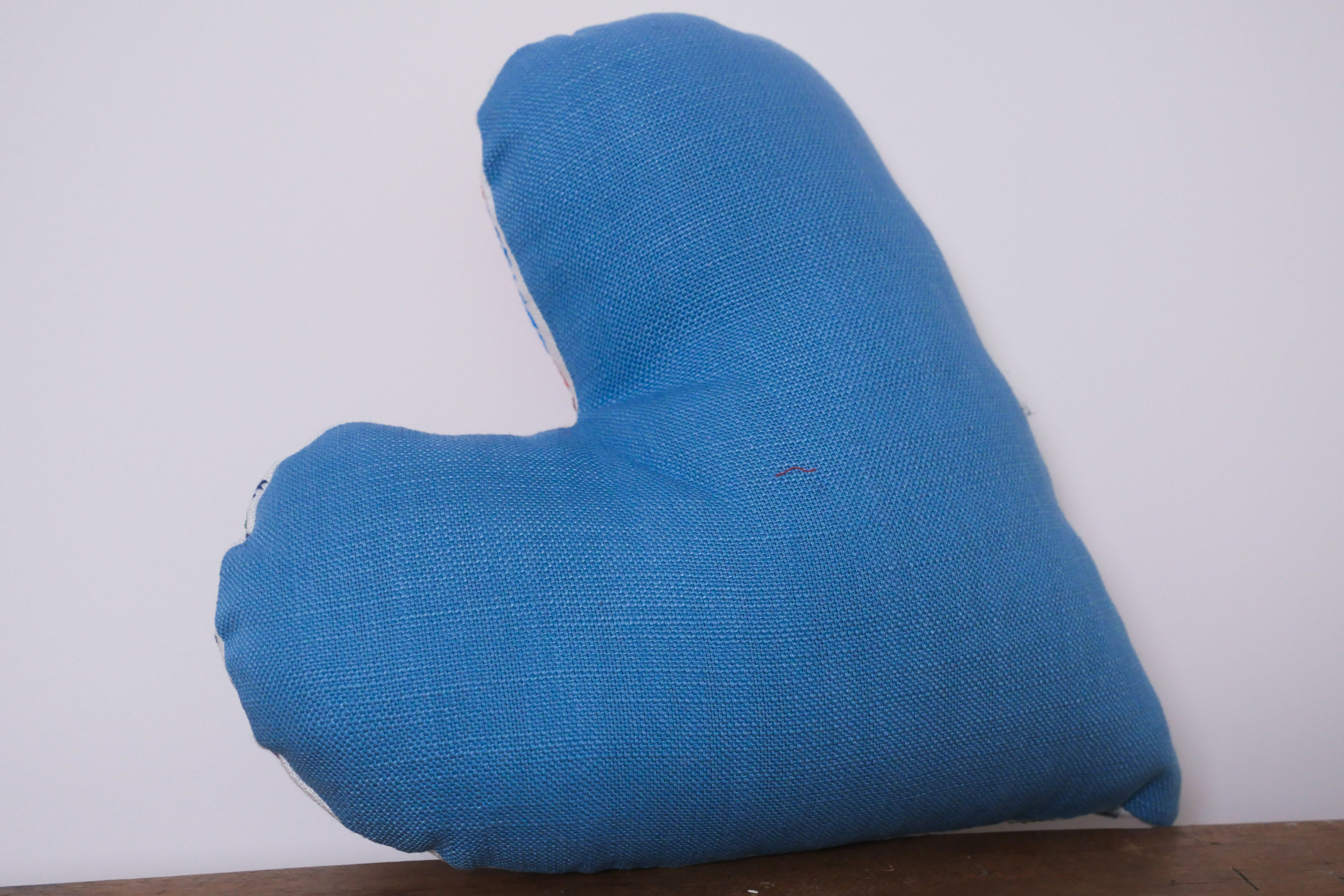 Coussin coeur brodé main en Afrique du Sud