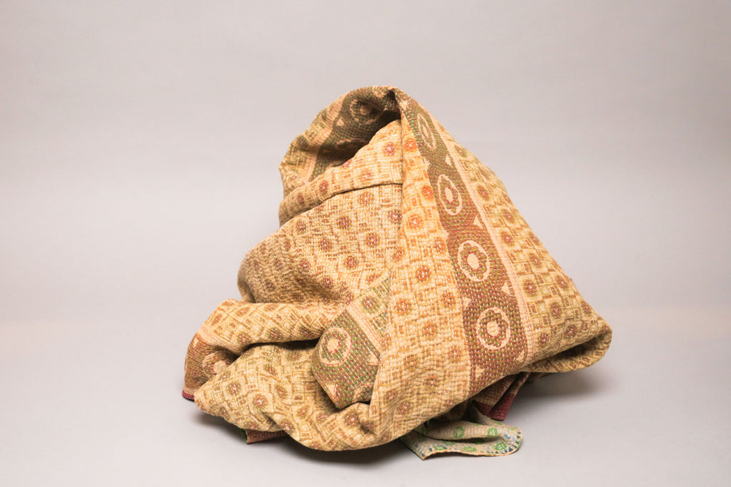 Kantha sari couvre-lit  No.106 "Sandbanks",  coton recyclé brodé à la main