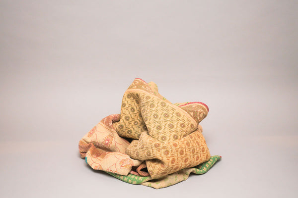 Kantha sari couvre-lit  No.106 "Sandbanks",  coton recyclé brodé à la main