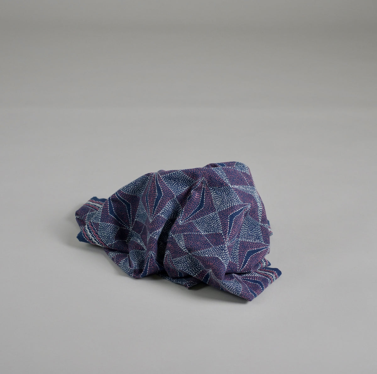 Kantha Indigo, châle brodé main, diamonds