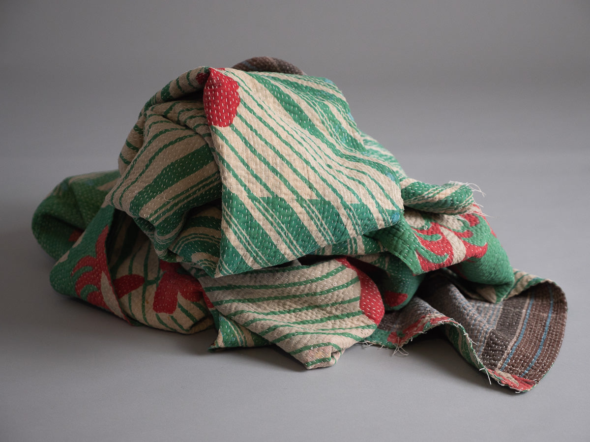 Kantha sari couvre-lit No.11 "Greenfields", coton recyclé brodé à la main