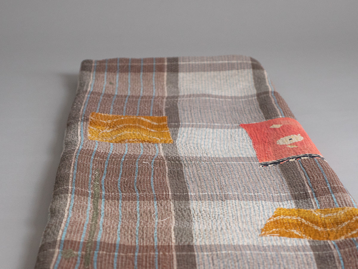 Kantha sari couvre-lit No.11 "Greenfields", coton recyclé brodé à la main