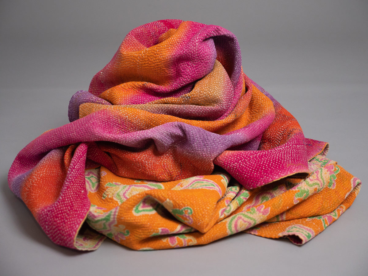 Kantha sari couvre-lit  No.1 "Island Party",  coton recyclé brodé à la main