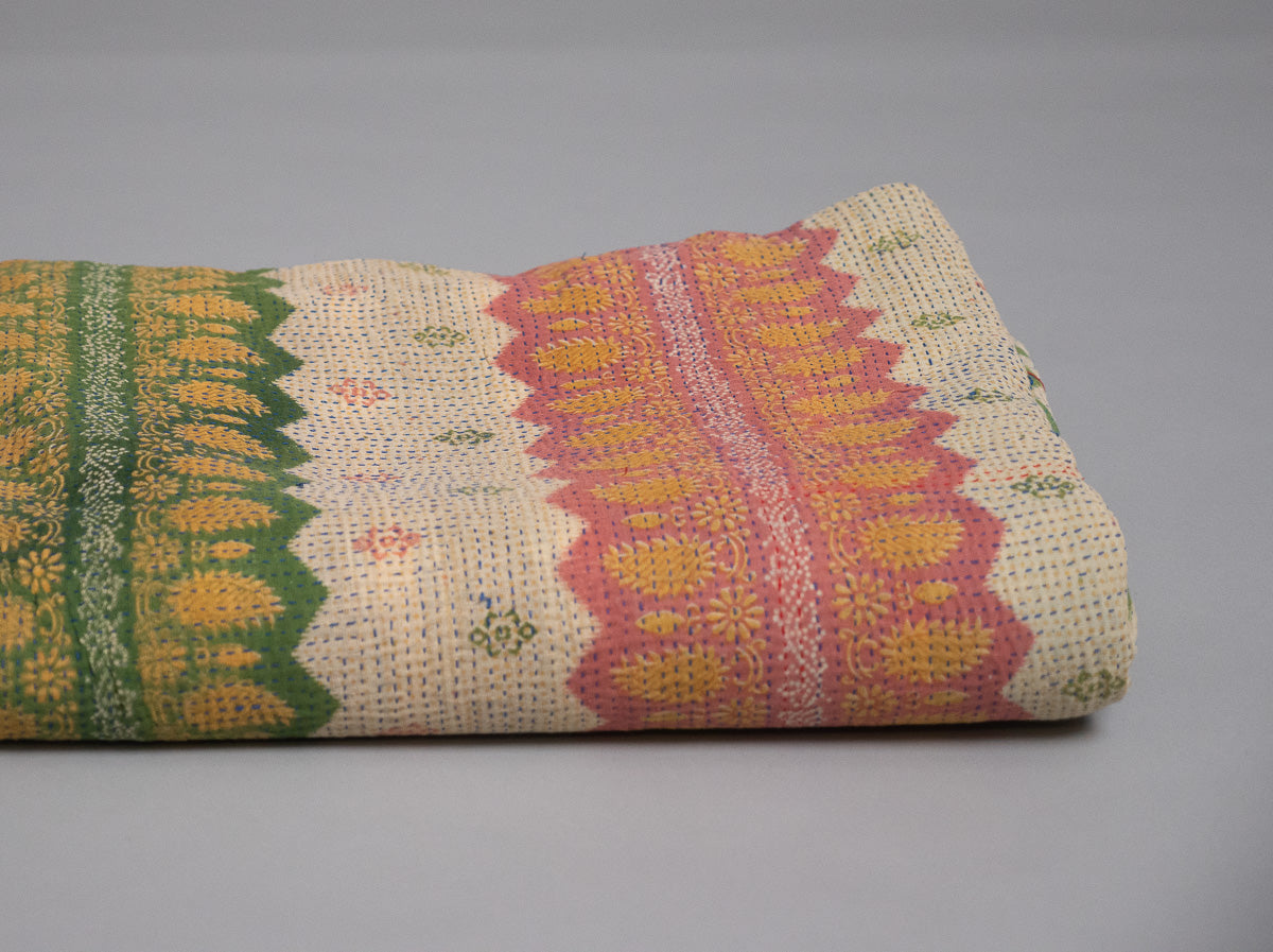 Kantha couvre lit en coton recyclé Image principale du produit